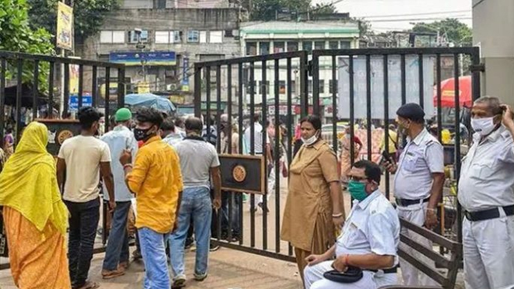 একসঙ্গে ৪ প্রেমিকা বাড়িতে, পালাতে না পেরে বিষপান যুবকের