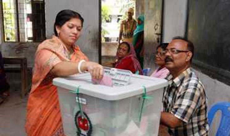 আজ ৮৩৫ ইউপিতে ভোটগ্রহণ চলছে