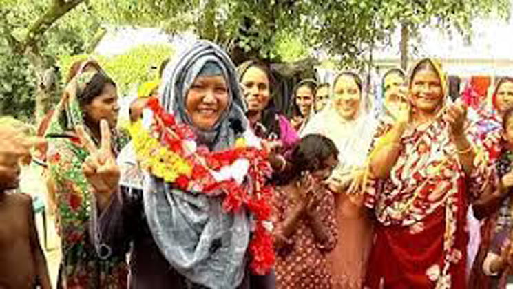 বিদেশিনী এবার ইউপি মেম্বার
