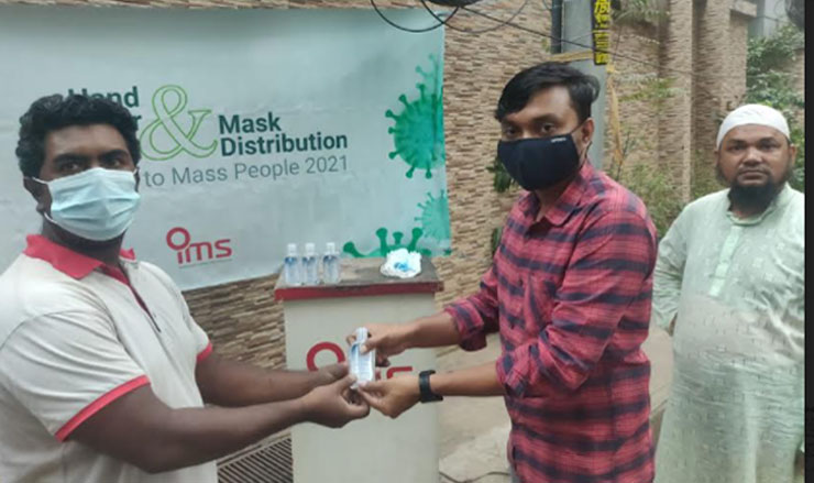 করোনা প্রতিরোধে আইএমএস'র মাস্ক বিতরণ