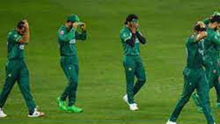 কী ঘটেছিল পাকিস্তানের ড্রেসিংরুমে?