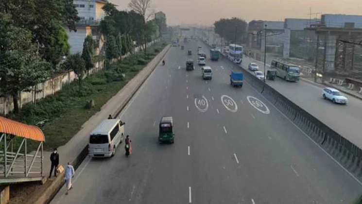 মিরপুরে বাসের অপেক্ষায় শত শত যাত্রী 