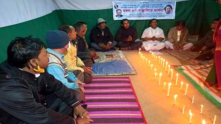 খালেদা জিয়ার সুস্থতা কামনায় মঙ্গল প্রদীপ জ্বালিয়ে প্রার্থনা