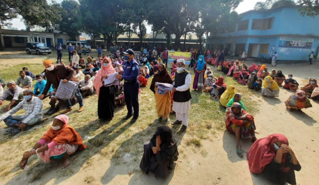 বসুন্ধরা গ্রুপের উদ্যোগ রংপুরে শীতার্তদের মাঝে কম্বল বিতরণ