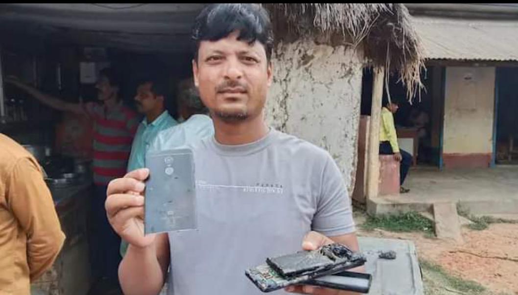 হঠাৎ হাতে থাকা শাওমি 'রেডমি নোট ৪' বিস্ফোরণ, আগুন! 
