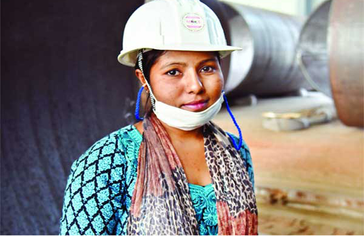 পদ্মার বিশাল কর্মযজ্ঞে একমাত্র বাঙালি নারী ইশরাত