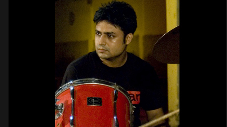 ব্যান্ডশিল্পী রুমি মারা গেছেন
