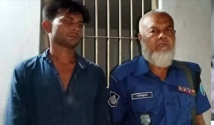 স্ত্রী ও দুই মেয়েকে হত্যা পর থানায় আত্মসমর্পণ
