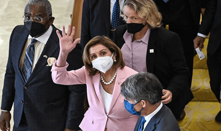 চীনের ‘হুমকি’ উপেক্ষা করে তাইওয়ানে ন্যান্সি পেলোসি