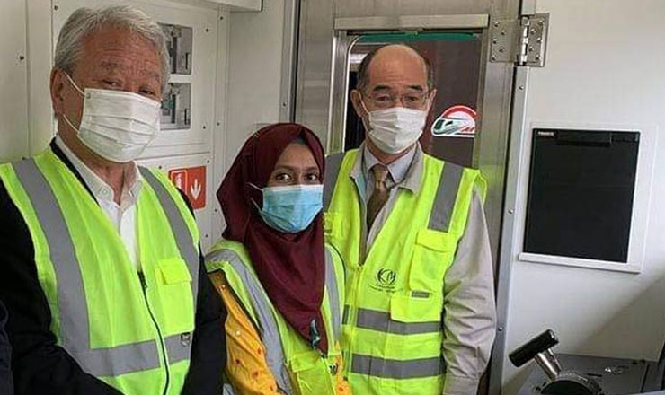 মেট্রোরেলের প্রথম নারী চালক মরিয়ম আফিজা