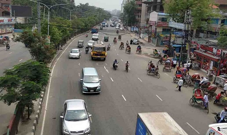 গণপরিবহন প্রায় নেই সড়কে, ভোগান্তিতে জনগণ