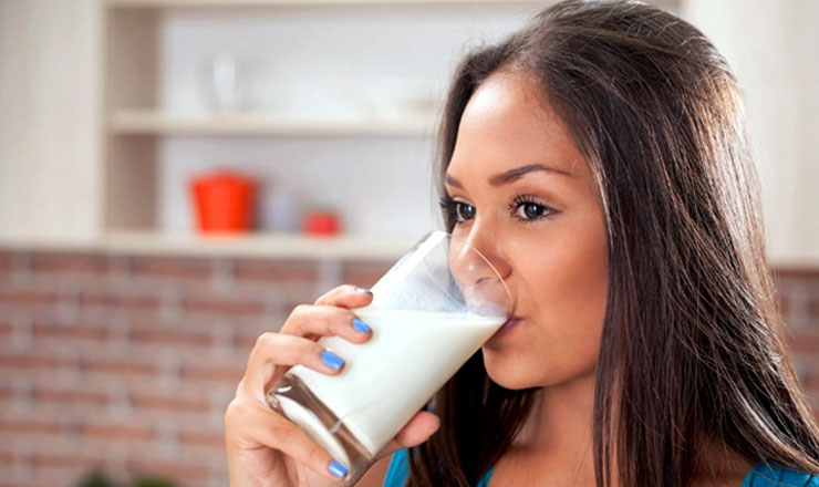 দুধ কীভাবে খাওয়া বেশি স্বাস্থ্যকর, ঠান্ডা নাকি গরম