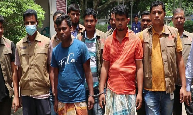 চলন্ত বাসে ডাকাতি, ধর্ষণ : মূল পরিকল্পনাকারীসহ গ্রেপ্তার ১০