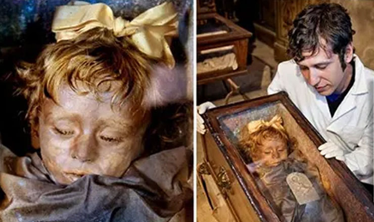 তাকিয়ে আছে শত বছর আগে মৃত শিশু