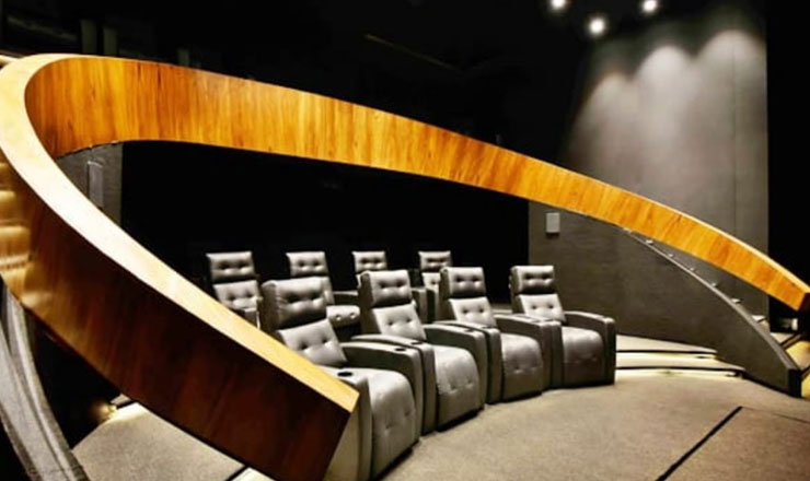 রানী মুখার্জির বাড়ি কোন রাজ প্রাসাদের চেয়েও কম নয়