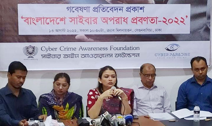 নারীরা বেশি পর্নোগ্রাফির শিকার, পুরুষেরা হ্যাকিংয়ের