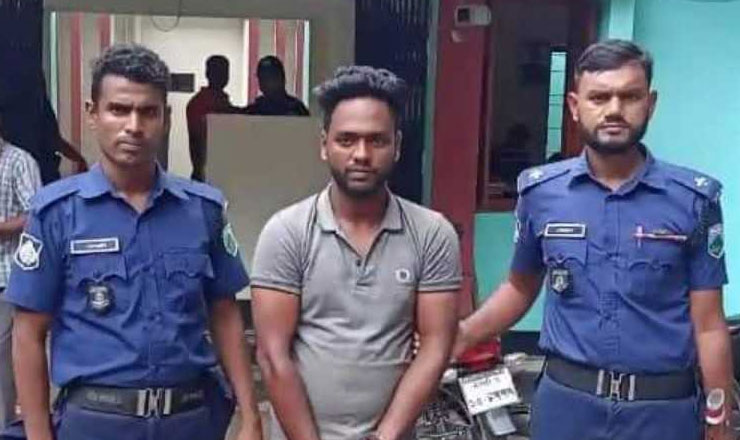 যুবলীগ নেতার বাড়ি থেকে ১৮ বোতল ফেন্সিডিল উদ্ধার ও সহযোগী নাসির গ্রেফতার