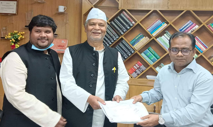 জেলা পরিষদ নির্বাচনে প্রার্থীদের মনোনয়ন পত্র দাখিল 