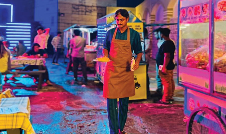 স্ট্রিট ফুড বিক্রি করছেন সাকিব