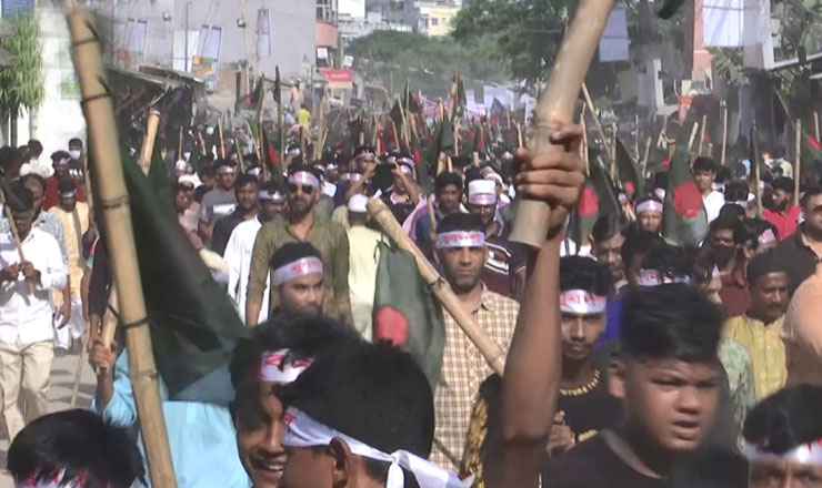 বিএনপির সমাবেশে লাঠি-পতাকা কেন?