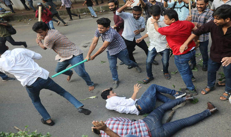 ঢাবিতে ছাত্রদল-ছাত্রলীগের সংঘর্ষ, আহত ৭