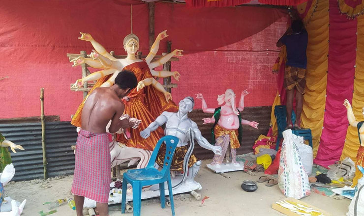 নন্দীগ্রামে দুর্গাপূজা উপলক্ষে চলছে শেষ মুহুর্তের প্রস্তুতি, ৪৬টি মন্ডপে হবে পূজা 