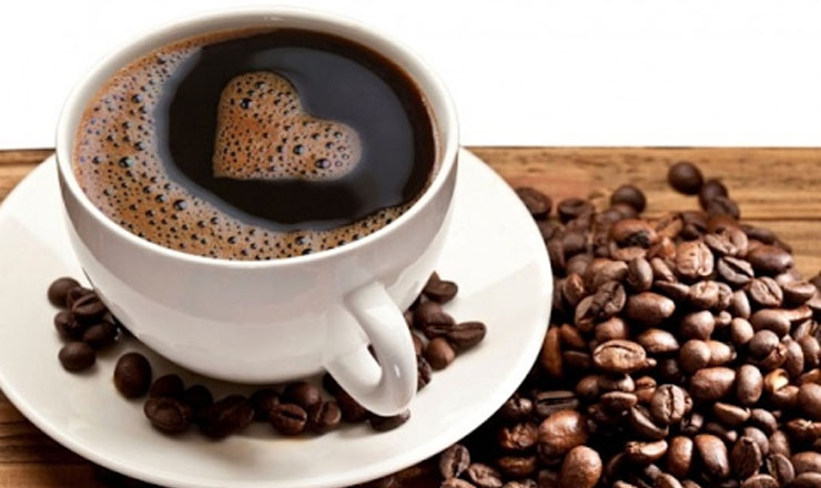 কফি খেতে ভালবাসেন? দিনে কত কাপ খেলে শরীরের সঙ্গে অনিয়ম করা হবে না?