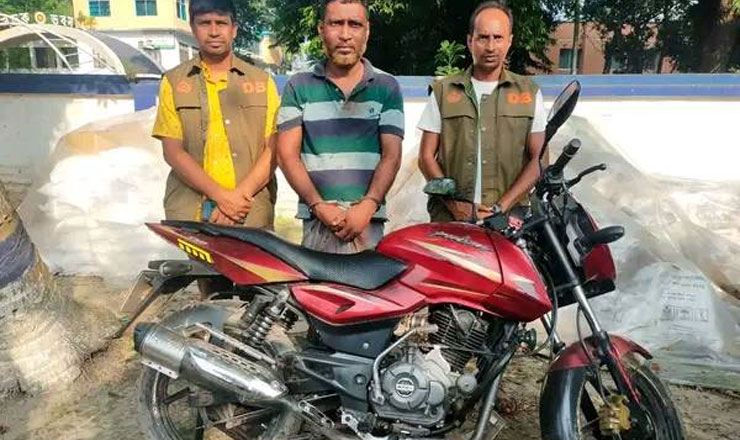 যশোর মোটরসাইকেল ট্রায়াল দেয়ার নামে প্রতারনা, আটক ১