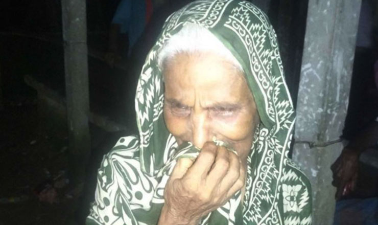 জমি লিখে নিয়ে মাকে বাড়ি থেকে বের করে দিলেন ছেলে