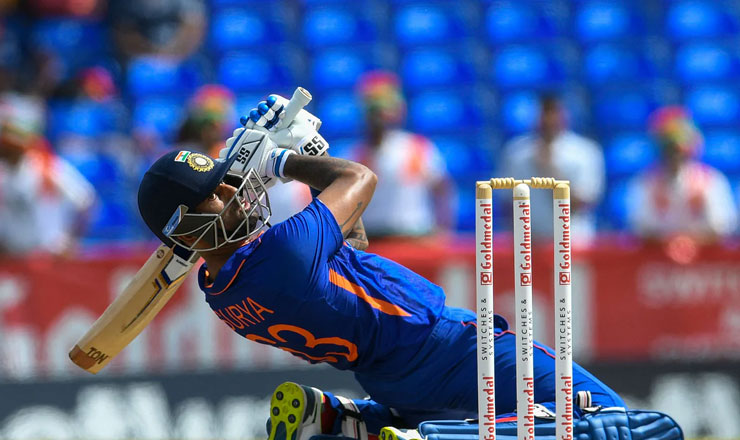 বাংলাদেশ দল মিলেও এই ক্রিকেটারের সমান ছক্কা মারতে পারেনি