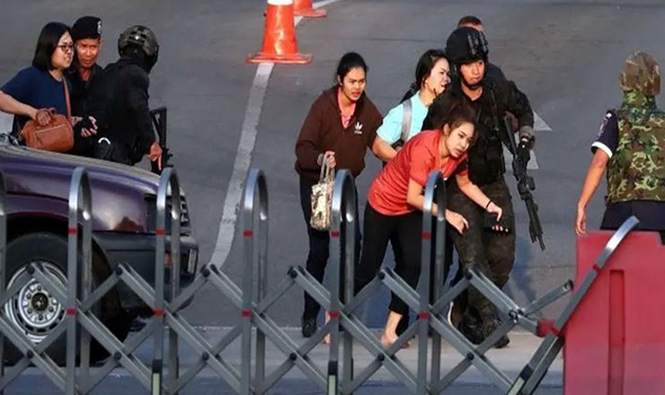 থাইল্যান্ডে সাবেক পুলিশ কর্মকর্তার এলোপাতাড়ি গুলি, নিহত ৩১