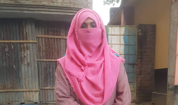 পুঠিয়ায় পুত্রবধূর স্বীকৃতির দাবিতে অনশন