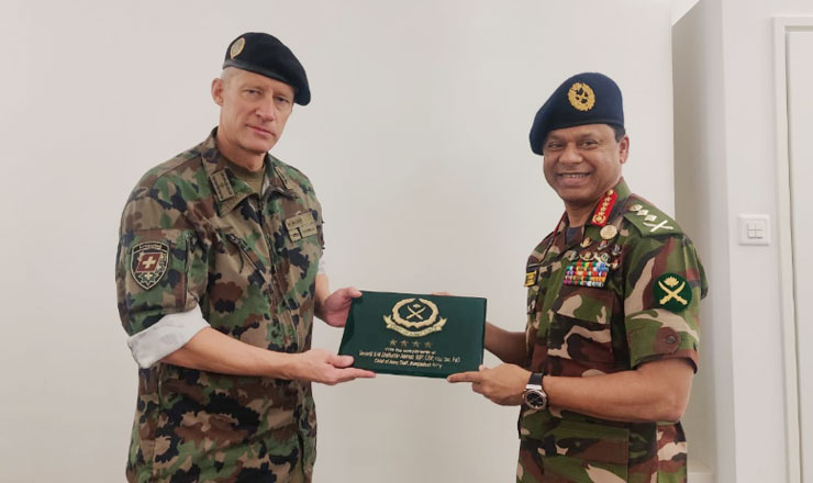 সুইজারল্যান্ড সফর শেষে দেশে ফিরলেন সেনাবাহিনী প্রধান