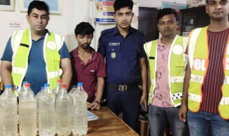 সাভারে চোলাই মদসহ আটক ১