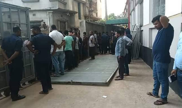আশুলিয়ায় কারখানার লোহার গেট চাপা পরে শিশু নিহত