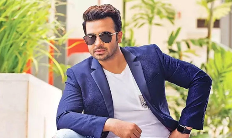 ১৩ ফেসবুক-ইউটিউব অ্যাকাউন্টের বিরুদ্ধে শাকিবের জিডি