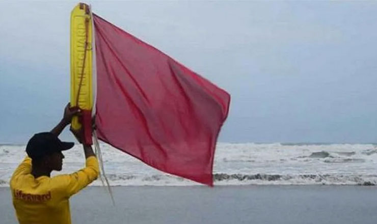 সমুদ্রবন্দরে ৩ নম্বর সতর্ক সংকেত, জলোচ্ছ্বাসের শঙ্কা