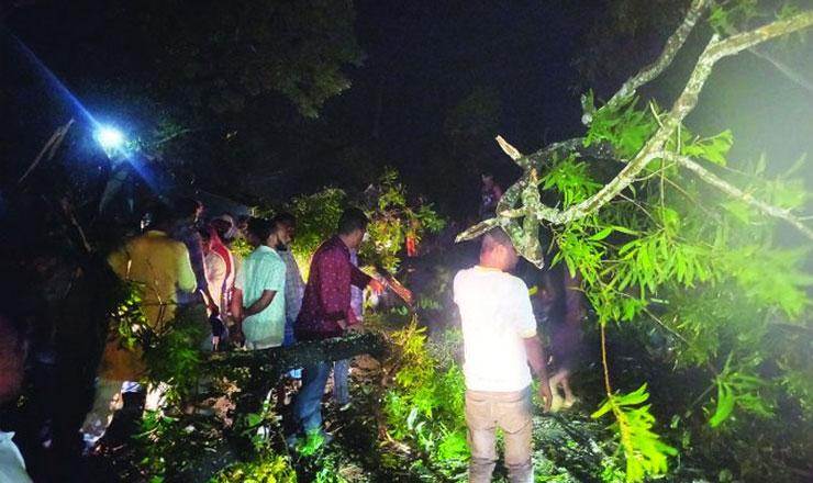 দেশে সিত্রাং তান্ডবে ১১ জনের মৃত্যু