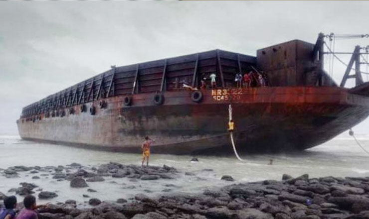 সেন্টমার্টিনে ভেসে আসা সেই ভুতুড়ে জাহাজ সম্পর্কে যা জানা গেল