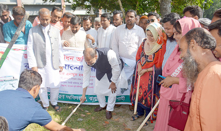 বাগমারায় জাতীয় ইঁদুর নিধন অভিযানের উদ্বোধন করলেন এমপি এনামুল হক