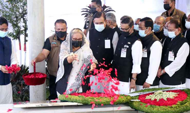 জাতীয় নেতাদের সমাধিতে প্রধানমন্ত্রীর শ্রদ্ধা