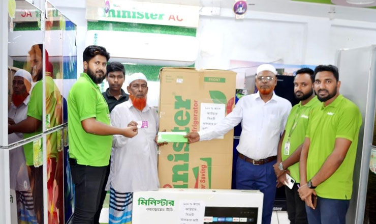 মিনিস্টারের ফ্রিজ কিনে ১০০% ক্যাশব্যাক পেলেন জামালপুরের আখতার