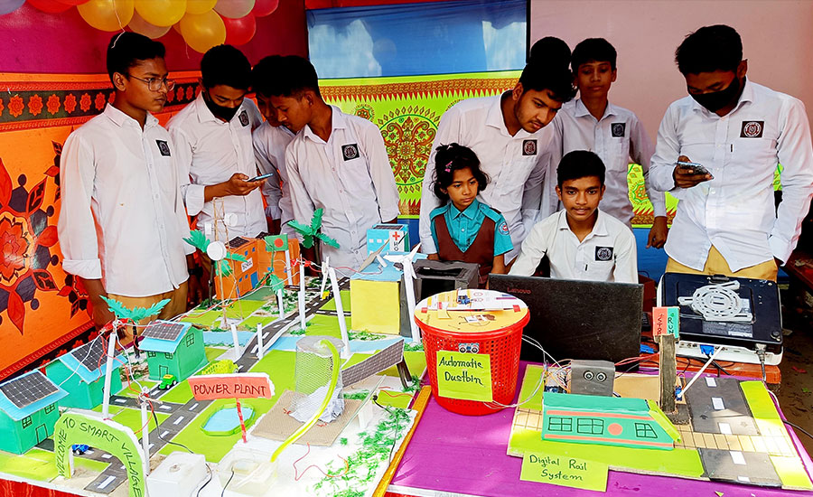 বাগমারায় ডিজিটাল উদ্ভাবনী মেলা অনুষ্ঠিত