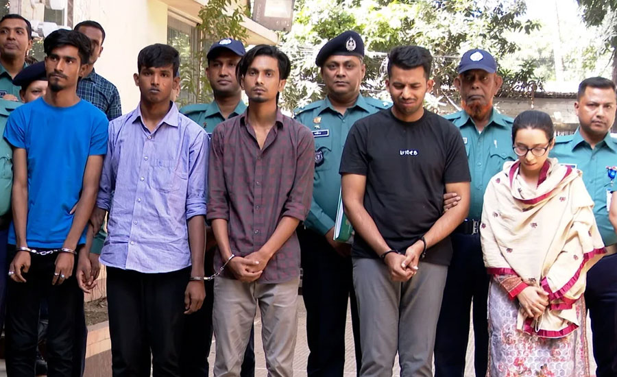 বেড়াতে যেতে টাকার জন্য প্রেমিককে সাথে নিয়ে নানাকে হত্যা করে নাতনি