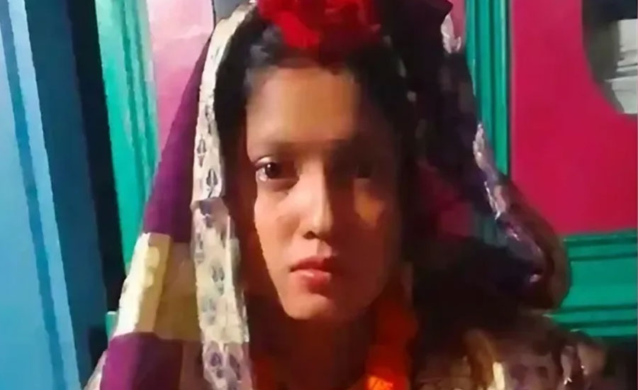 বাজারে গিয়ে স্বামীকে ফেলে প্রেমিকের হাত ধরে নববধূ উধাও