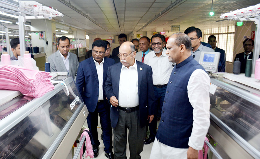 রাজশাহীতে সাকোঁয়াটেক্স সোয়েটার ফ্যাক্টরী পরিদর্শন করলেন শিল্পমন্ত্রী