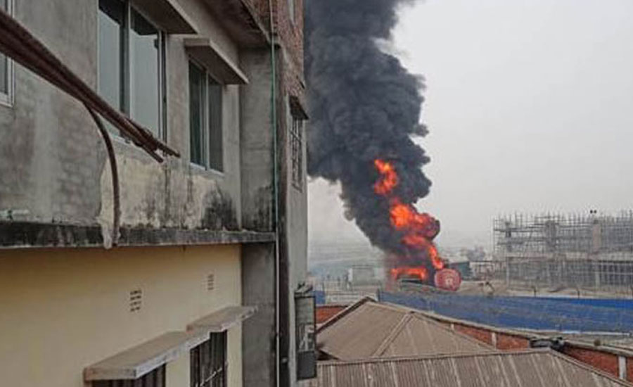 শাহজালাল বিমানবন্দরে গাড়িতে আগুন