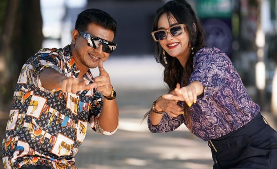আড়াই মাসে ১৮ নাটক: পর্দার আড়ালে চলছে কী?