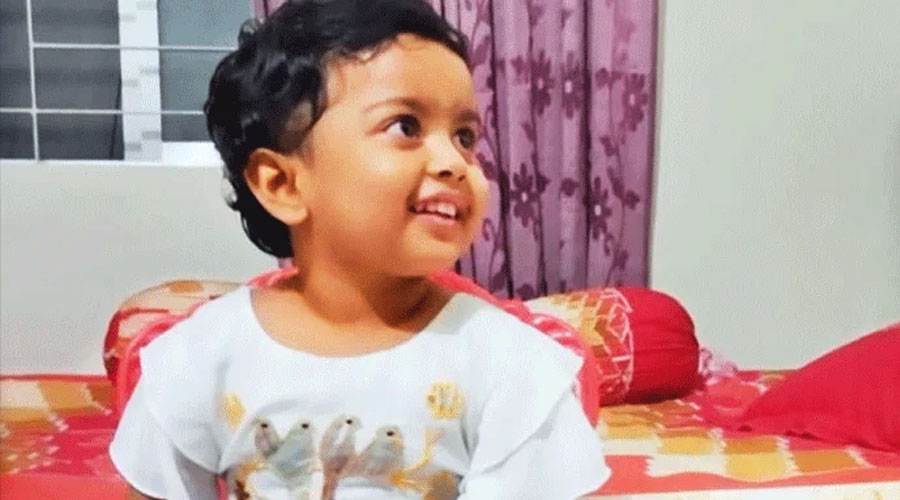 কন্যার ছিন্নভিন্ন দেহ কুড়াচ্ছিলেন মা