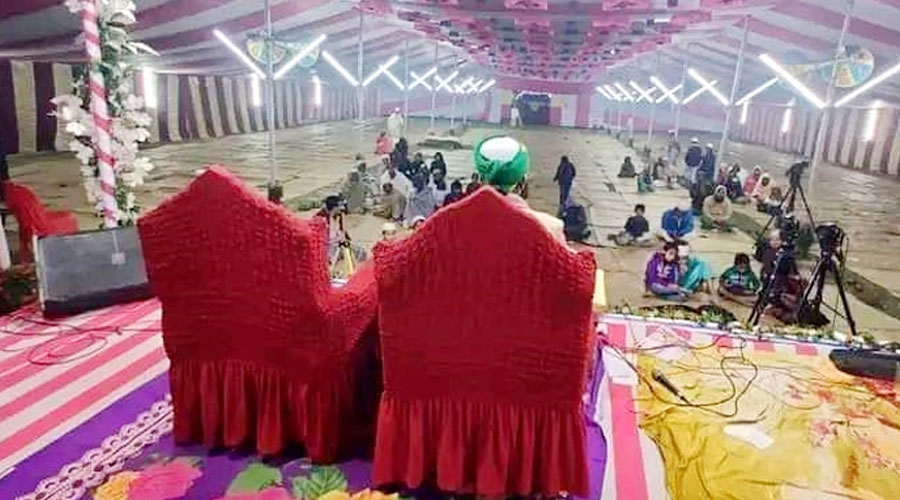 কুমিল্লায় ওয়াজ মাহফিলের ভাইরাল ছবি নিয়ে যা জানা গেল